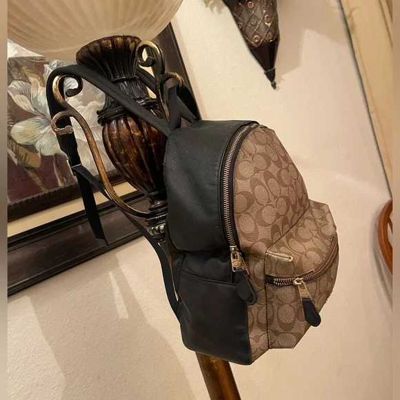 Coach, please check all picture of condition - Picture 3 of 16